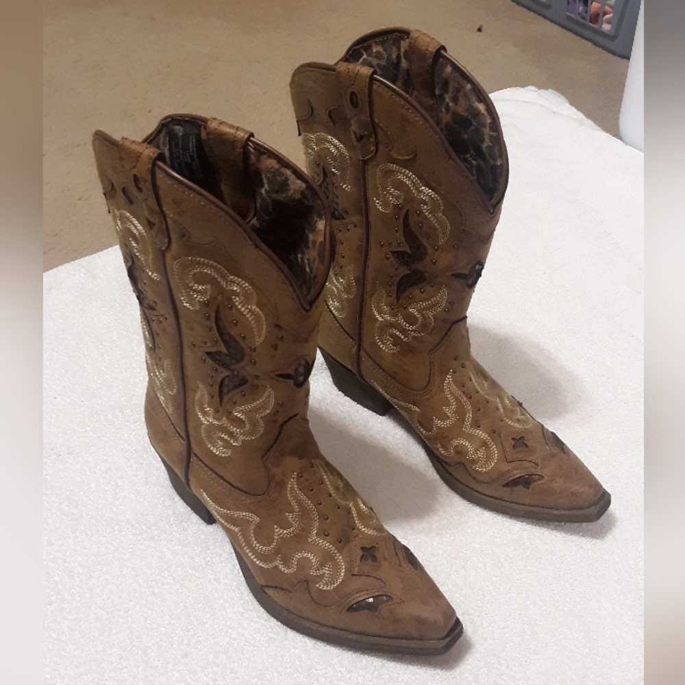 NWOT Brown Dingo Cowgirl Boots-- Size 8.5M